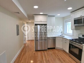 327 Highland Ave in Somerville, MA - Foto de edificio - Building Photo