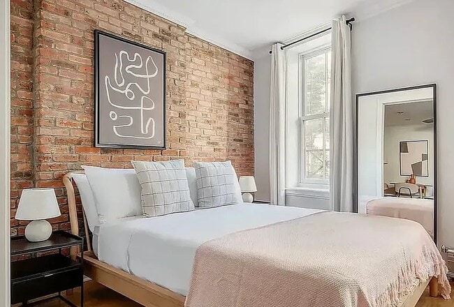 110 Bedford St in New York, NY - Building Photo - Building Photo
