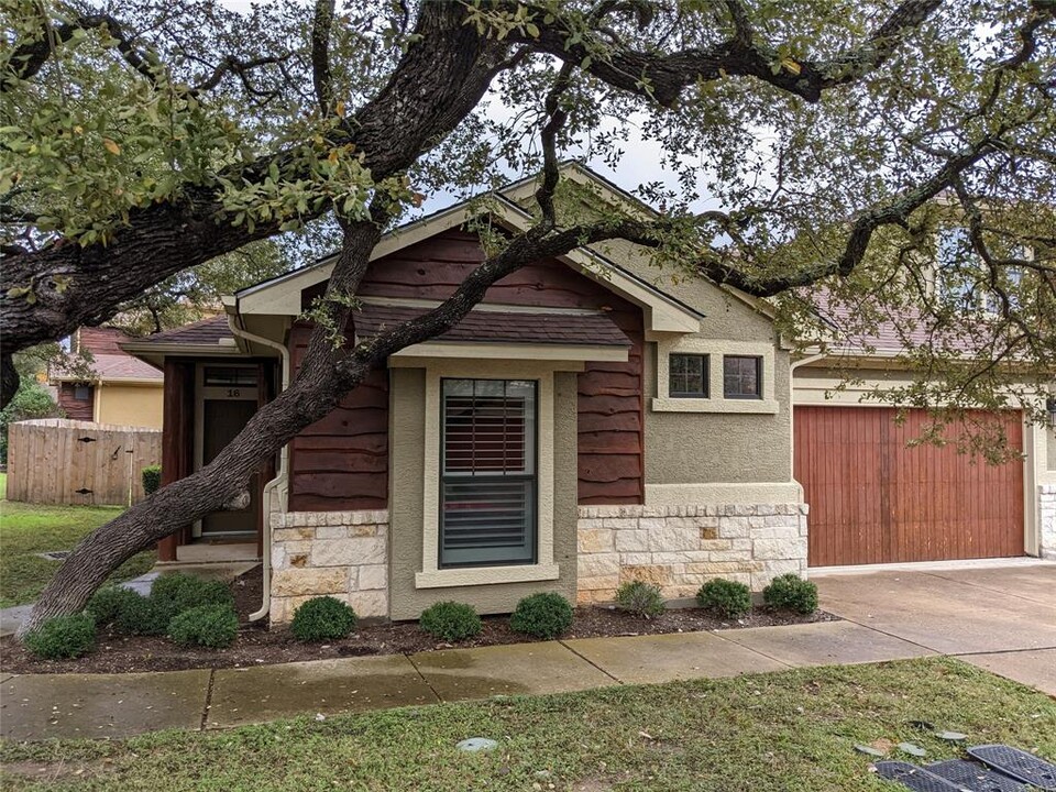 6705 Covered Bridge Dr in Austin, TX - Building Photo