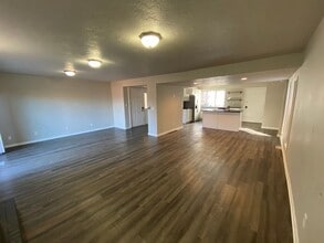 3737 Grandview Blvd in Sioux City, IA - Building Photo - Building Photo