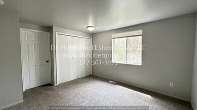 943 Vincent Ct in Lansing, MI - Building Photo - Building Photo