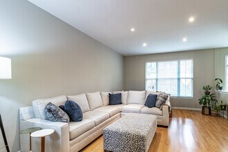 431 Pine Lake Cir in Vernon Hills, IL - Building Photo - Building Photo