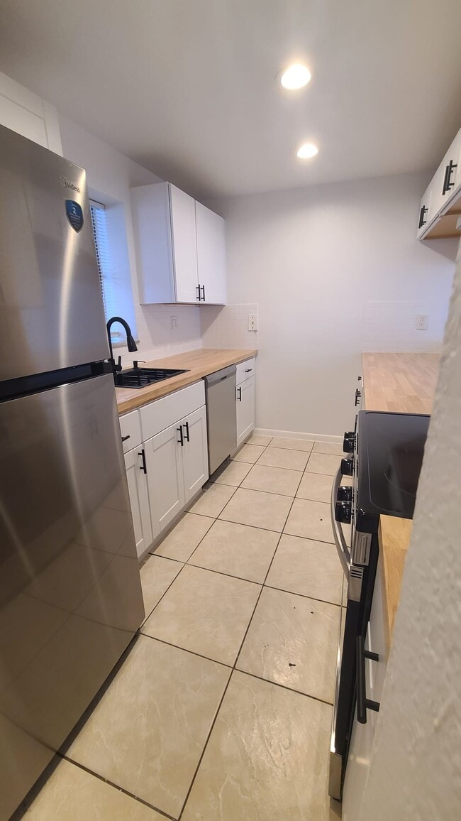 2000 N Congress Ave in West Palm Beach, FL - Building Photo - Building Photo
