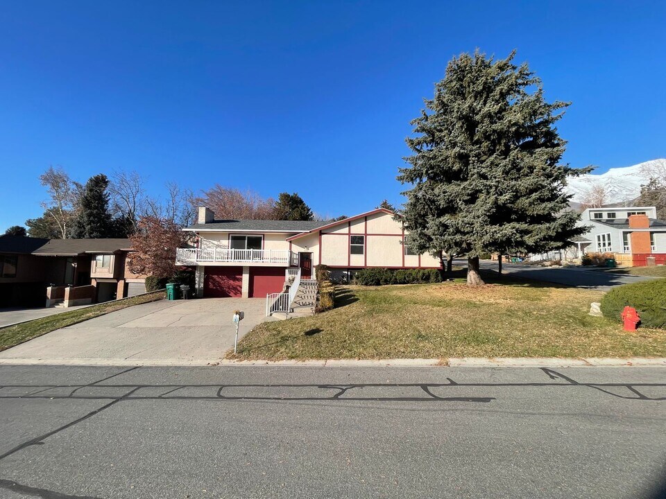 595 Meadowlark Rd in Orem, UT - Building Photo