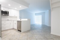 8660 NW 6th Ln, Unit #5-209 in Miami, FL - Building Photo - Building Photo