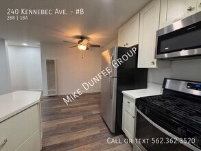 240 Kennebec Ave in Long Beach, CA - Foto de edificio - Building Photo