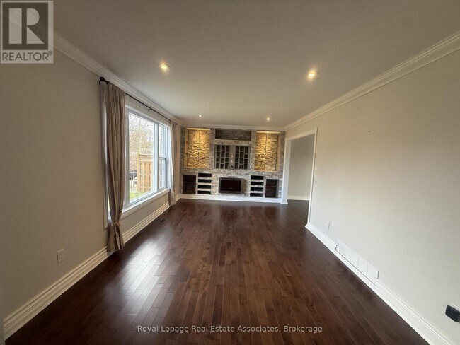 18 Fagan Dr in Halton Hills, ON - Building Photo - Building Photo