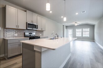 18615 Century Pne Ln in Conroe, TX - Building Photo - Building Photo