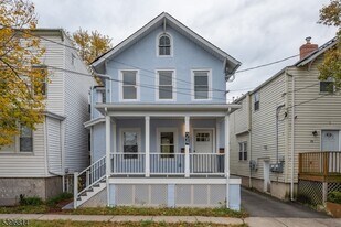 24 Dean St in West Orange, NJ - Building Photo