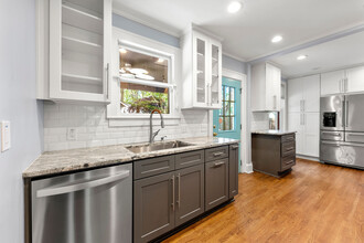 121 Brower Street in Decatur, GA - Foto de edificio - Building Photo