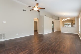 748 Cape Cod Cir in Valrico, FL - Building Photo - Building Photo