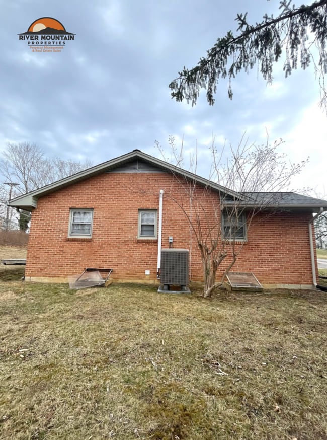 600 Broce Dr in Blacksburg, VA - Building Photo - Building Photo