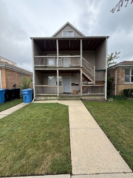 6119 W Giddings St, Unit Duplex 2 in Chicago, IL - Foto de edificio