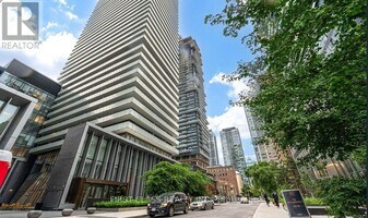 50 Charles St E in Toronto, ON - Building Photo