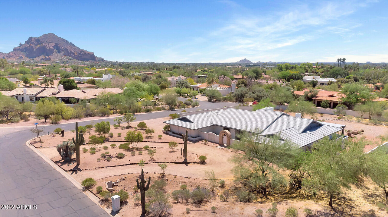 3411 E Valley Vista Ln in Paradise Valley, AZ - Building Photo