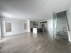 360 Whitby Ave in Ottawa, ON - Building Photo - Building Photo