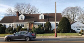 336 Scranton Ave in Lynbrook, NY - Building Photo