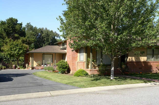 1125-1127 Marcussen Dr in Menlo Park, CA - Foto de edificio - Building Photo