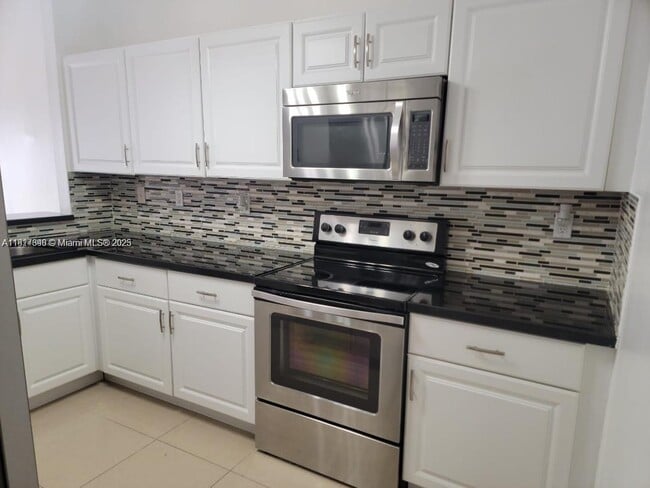 14723 SW 61st Terrace in Miami, FL - Building Photo - Building Photo