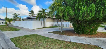 4725 SW 143rd Ave in Miami, FL - Building Photo - Building Photo