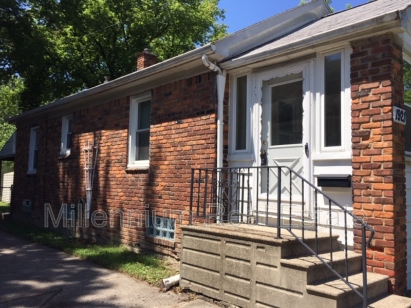 1921 Almont St in Ferndale, MI - Building Photo