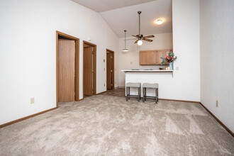 Southampton Apartments in Grove City, OH - Building Photo - Interior Photo