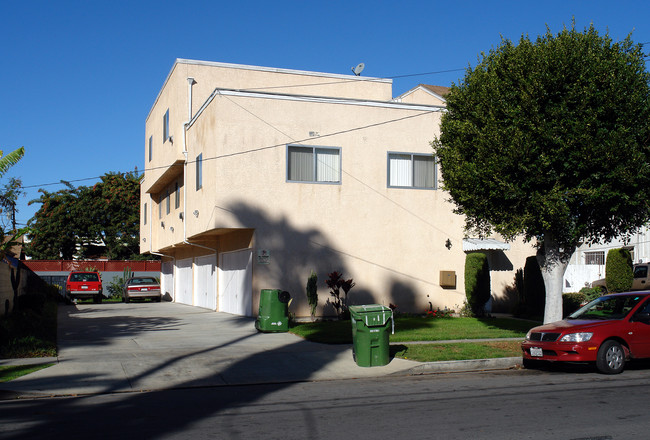 1023 Larch St in Inglewood, CA - Foto de edificio - Building Photo