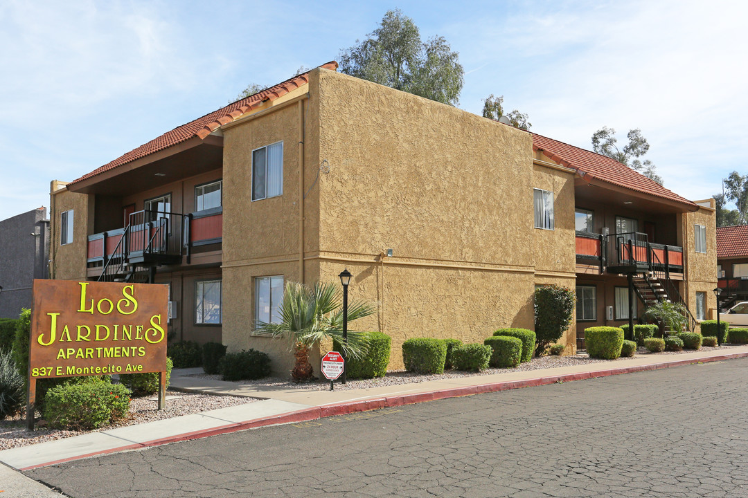 Los Jardines Apartments in Phoenix, AZ - Building Photo