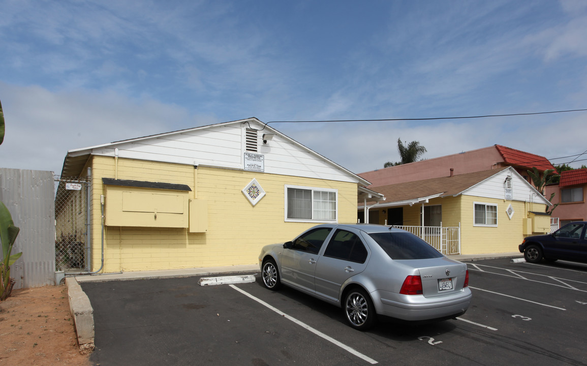 656-674 11th St in Imperial Beach, CA - Building Photo