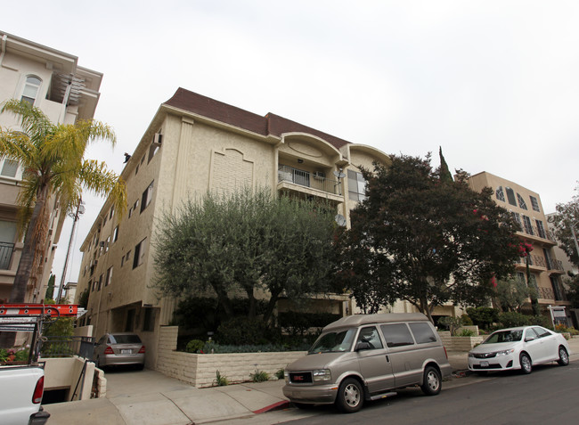 11733 Goshen Ave in Los Angeles, CA - Building Photo - Building Photo