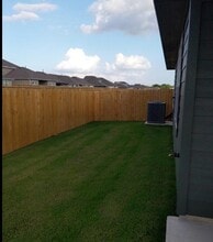 320 Wirecrested Dr in Lockhart, TX - Building Photo - Building Photo