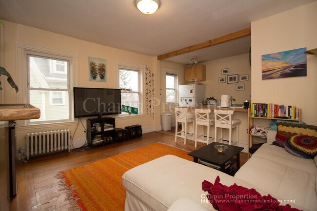 17 Kenwood St, Unit 1 in Brookline, MA - Foto de edificio - Building Photo