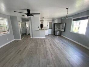 610 W Manor Dr in Chula Vista, CA - Foto de edificio - Building Photo