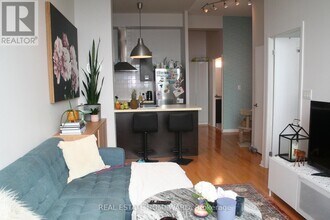 3391 Bloor St W in Toronto, ON - Building Photo - Building Photo