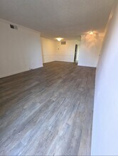 3115 Patrick Henry Dr, Unit Chateaux #520 in Falls Church, VA - Building Photo - Building Photo