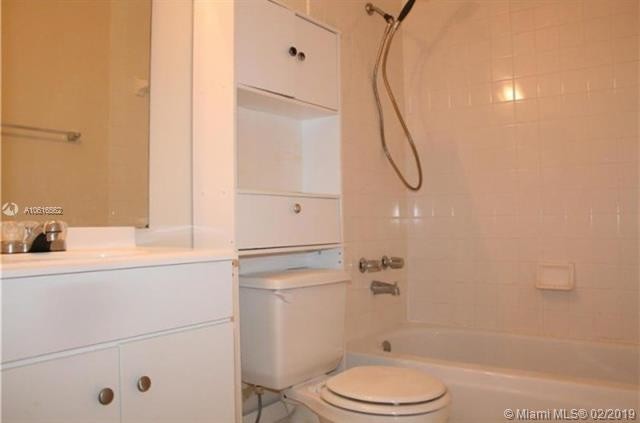 6245 SW Kendale Lakes Cir-Unit -202 in Miami, FL - Foto de edificio - Building Photo