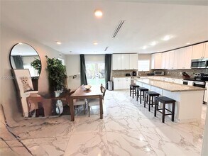 11020 SW 42nd Terrace in Miami, FL - Building Photo - Building Photo