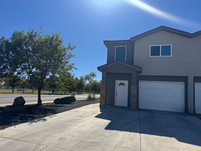 property at 516 E Reed St