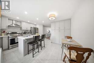 209 Hunter St E in Hamilton, ON - Building Photo