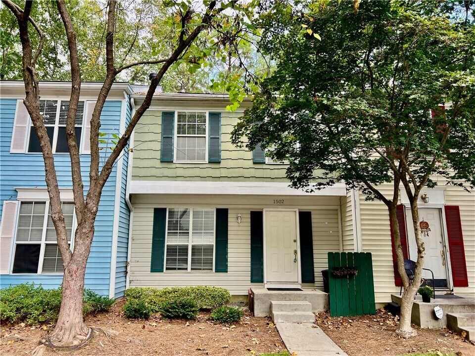 1502 Queen Anne Ct in Atlanta, GA - Building Photo