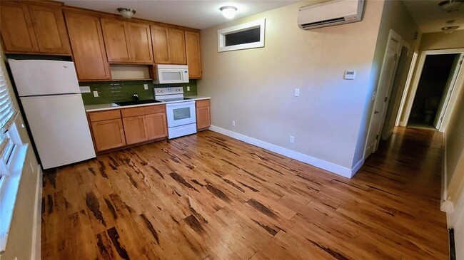 1913 Robbins Pl in Austin, TX - Building Photo - Building Photo