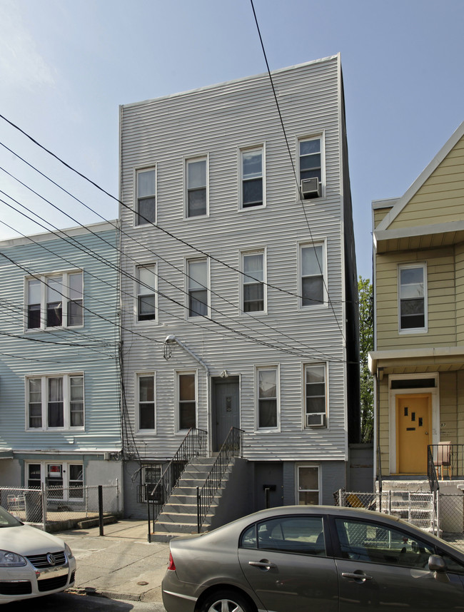 85 Zabriskie St in Jersey City, NJ - Building Photo - Building Photo