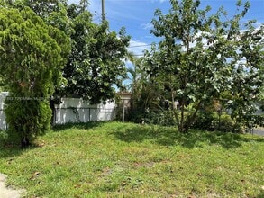 6108 Cresthaven Ct in Hollywood, FL - Foto de edificio - Building Photo