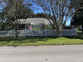 618 E Sabiston Dr in Swansboro, NC - Building Photo
