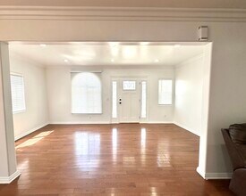 8026 Hinds Ave in Los Angeles, CA - Building Photo - Building Photo