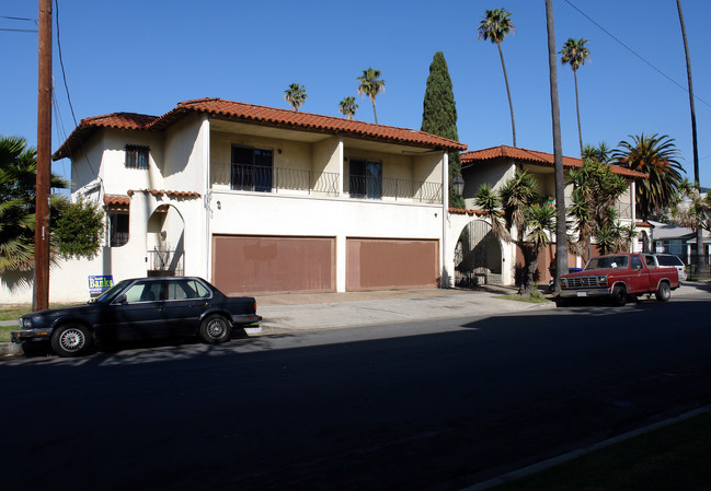 1143 S Flower St in Inglewood, CA - Building Photo - Building Photo