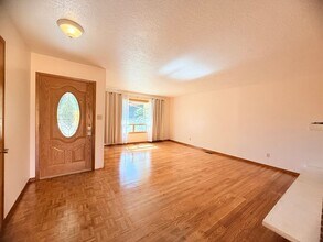 9585 SW Murdock St in Tigard, OR - Building Photo - Building Photo