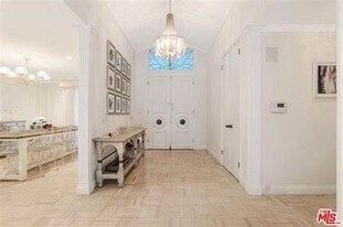 936 Chantilly Rd in Los Angeles, CA - Building Photo