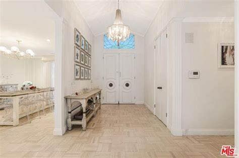 property at 936 Chantilly Rd