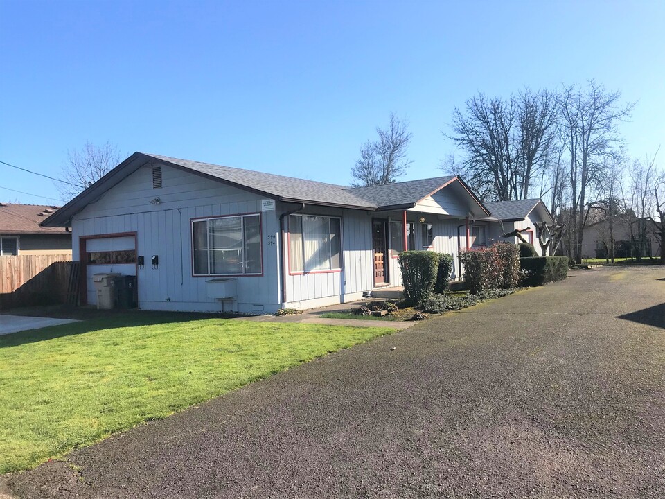 590 NW Oak Ave in Corvallis, OR - Building Photo